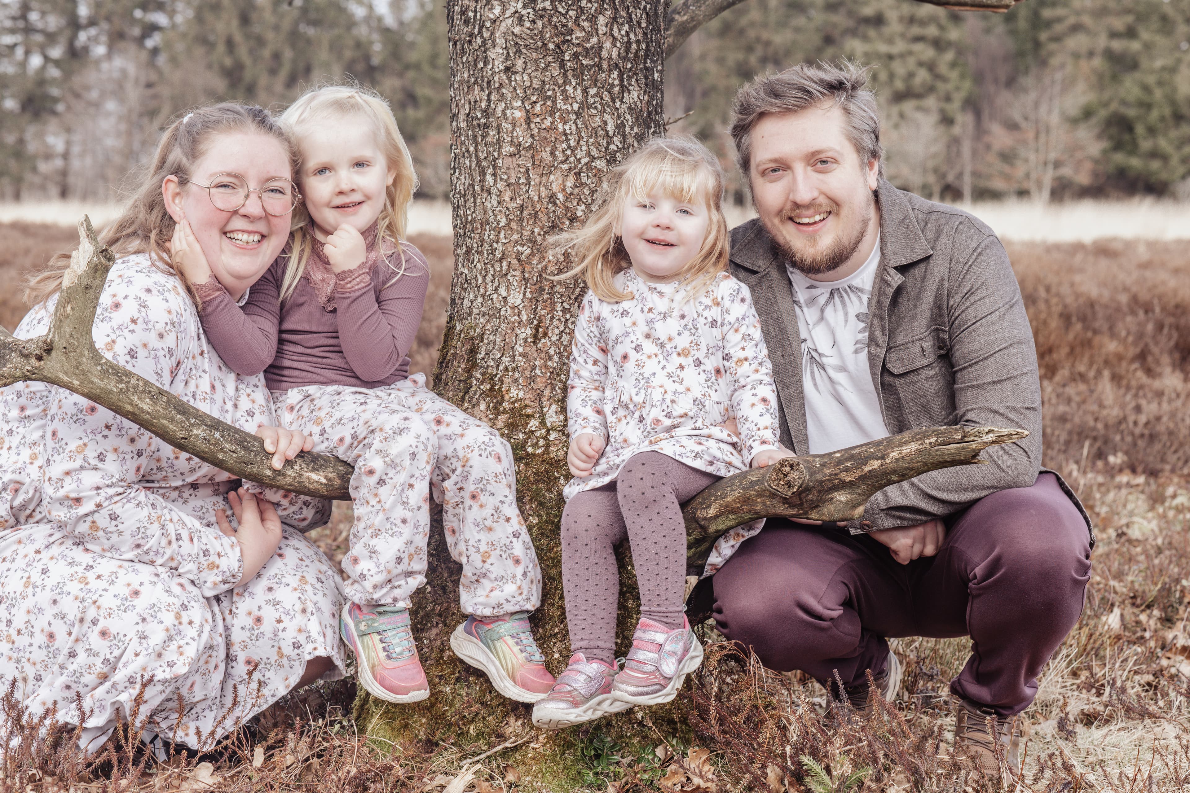 Familie i hverdagen — placeholderfoto med samme farveunivers som de kommende Dots-produktbilleder